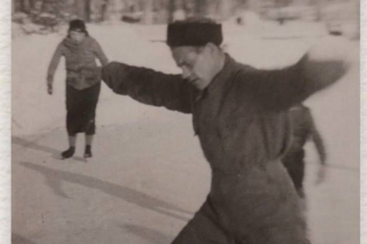    Радий Хабиров показал уникальную фотографию Шаймуратова на коньках