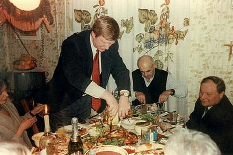 На снимке: Троица. Чубайс, Окуджава и Гайдар — так могла бы выглядеть икона «русской» интеллигенции