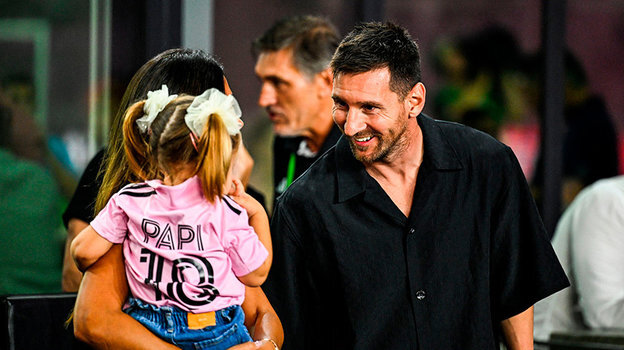    Лионель Месси с семьей. AFP