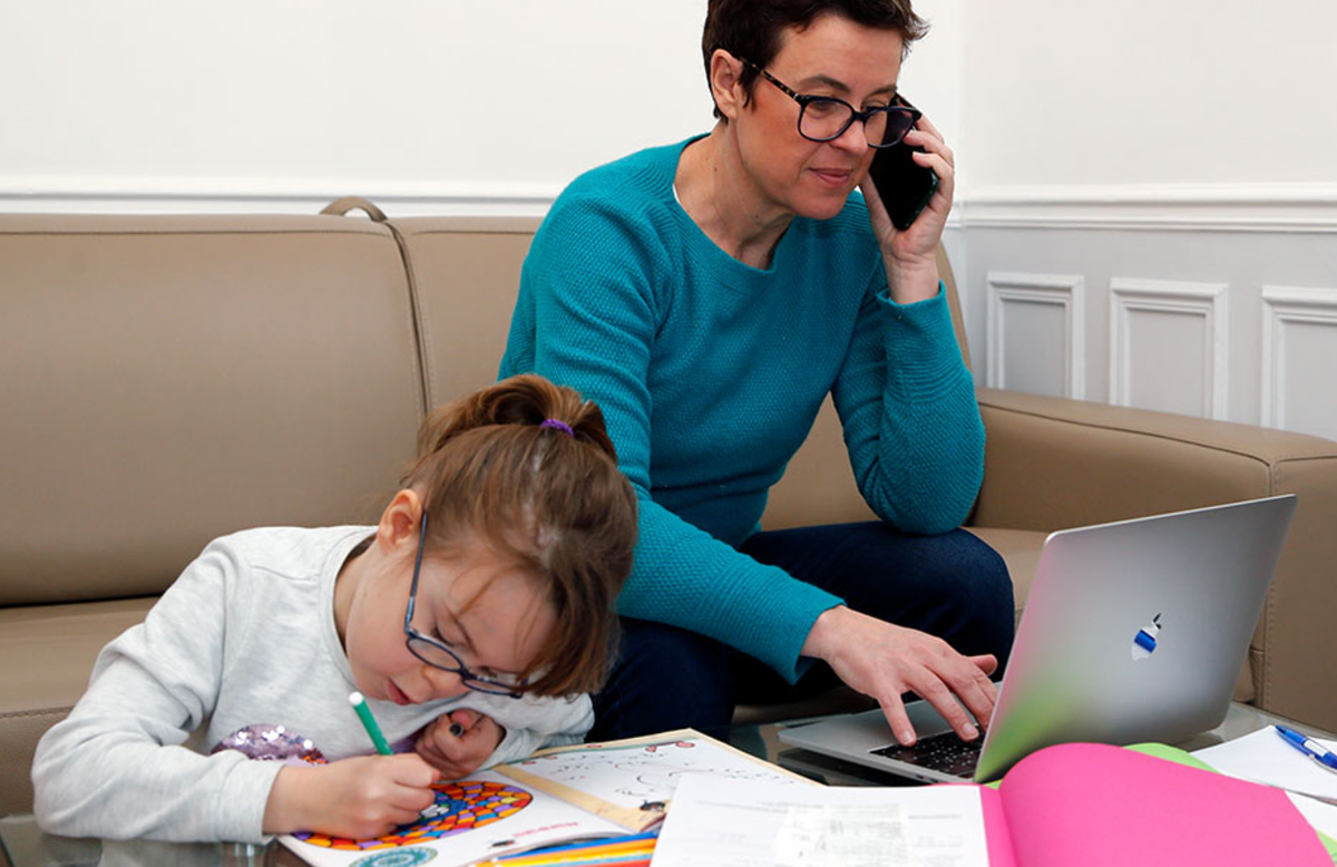    Комиссия одобрила сохранение пособий работающим полный день матерям Марина П.