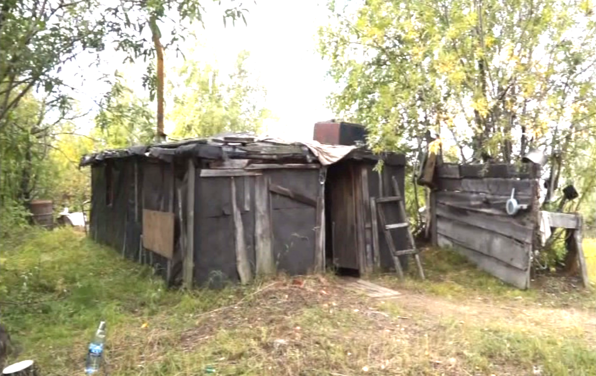 Ветхая избушка шамана Гавриила Мандакова