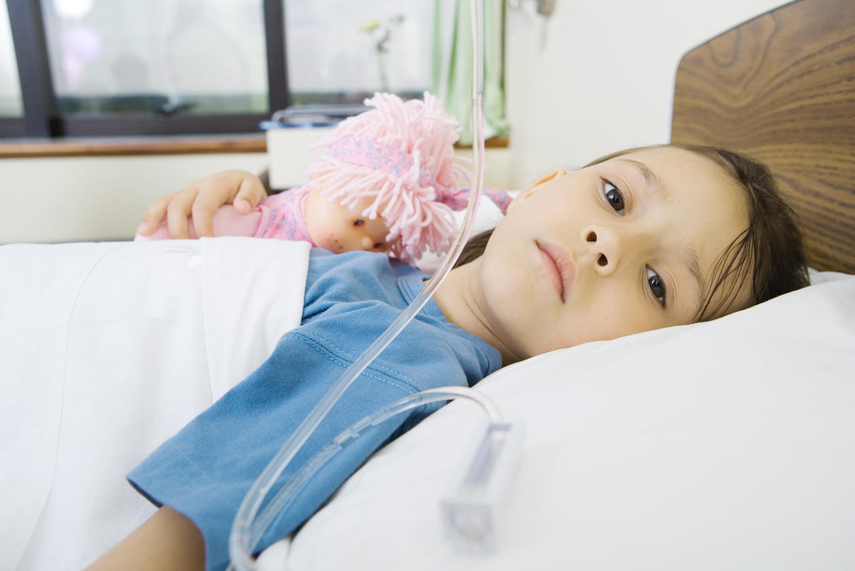 дети в больнице после операции. девочки 5 лет в больнице. ребенок пять лет в больнице. ребенок пять лет в больнице. девочка подросток в больнице.
