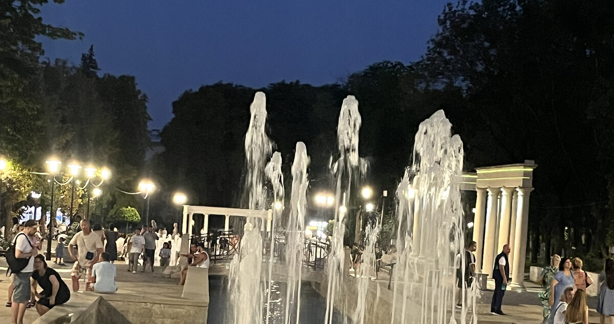 фото автора. Курортный  ночной город Ессентуки