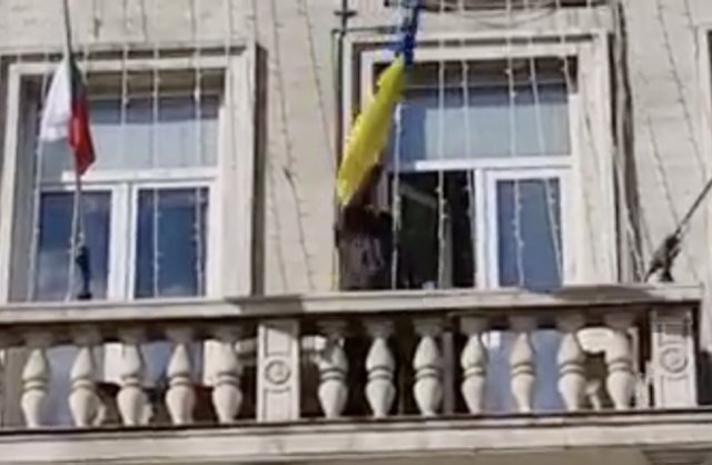    Что известно о снятии флага Украины во Франции после заявлений Зеленского?