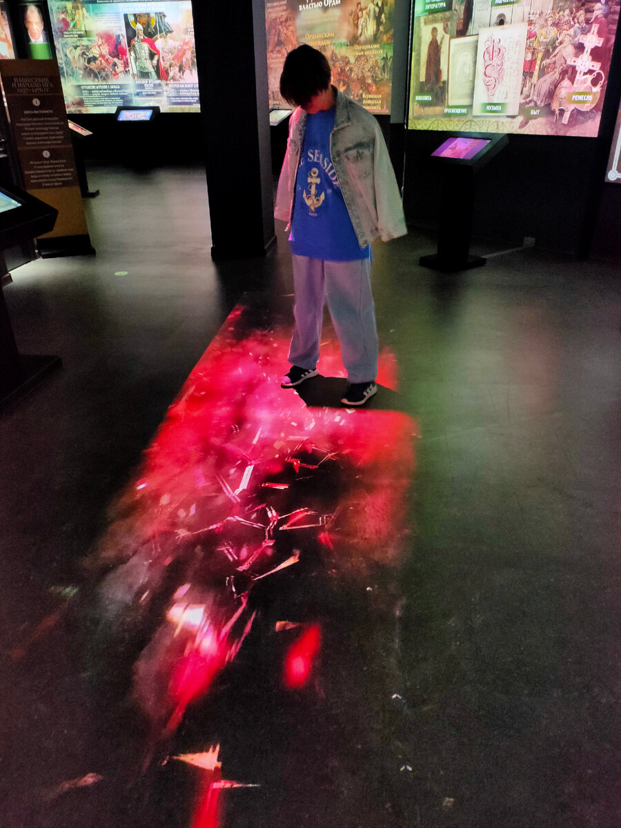 Этот мальчик - я:)