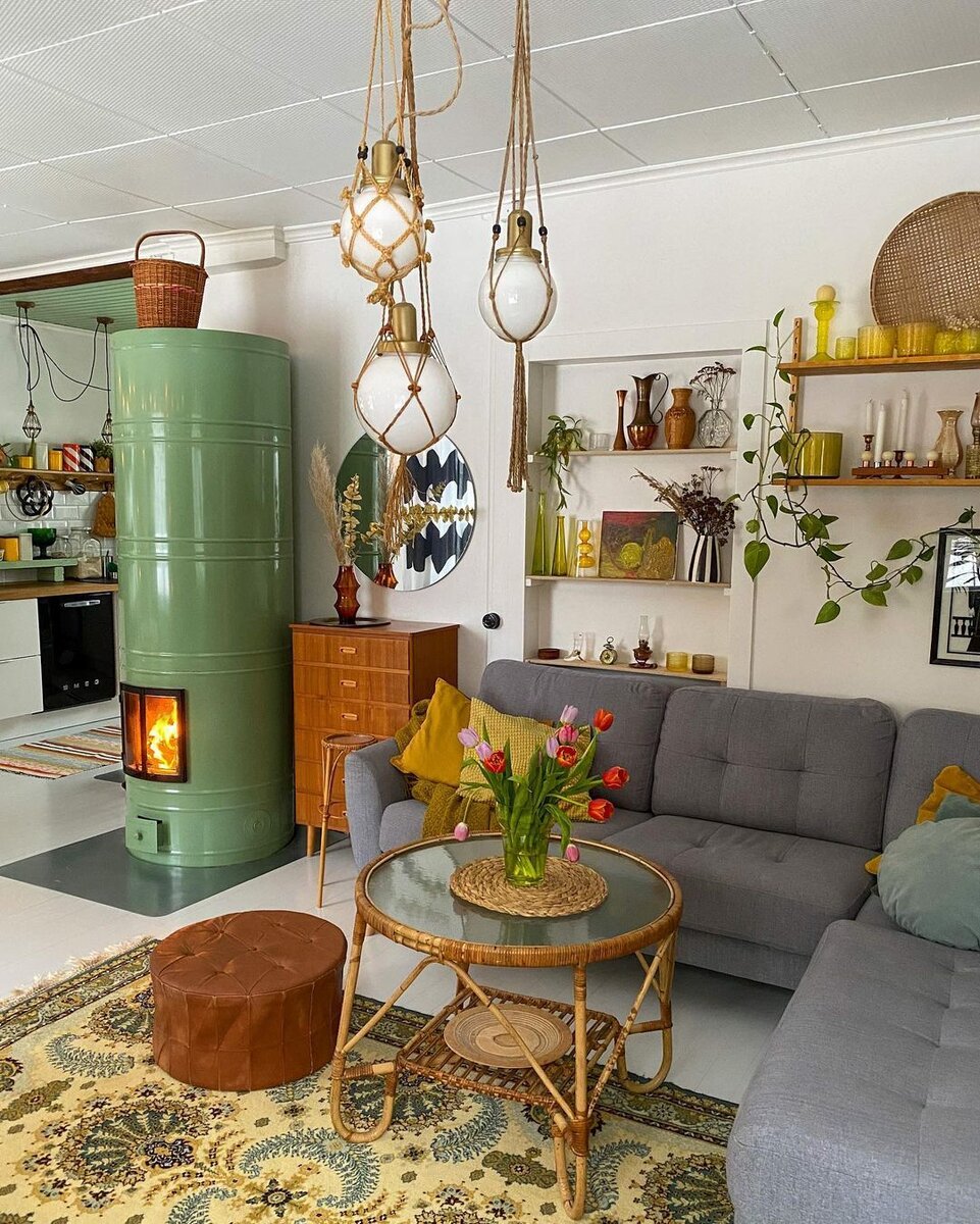 Когда я побывала в этом доме, я ощутила его обаяние и прониклась атмосферой гармонии. Я увидела, как люди здесь настоящие хранители искусства жизни. Они ценят красоту, комфорт и элегантность, и всем своим существом воплощают эти принципы в реальность