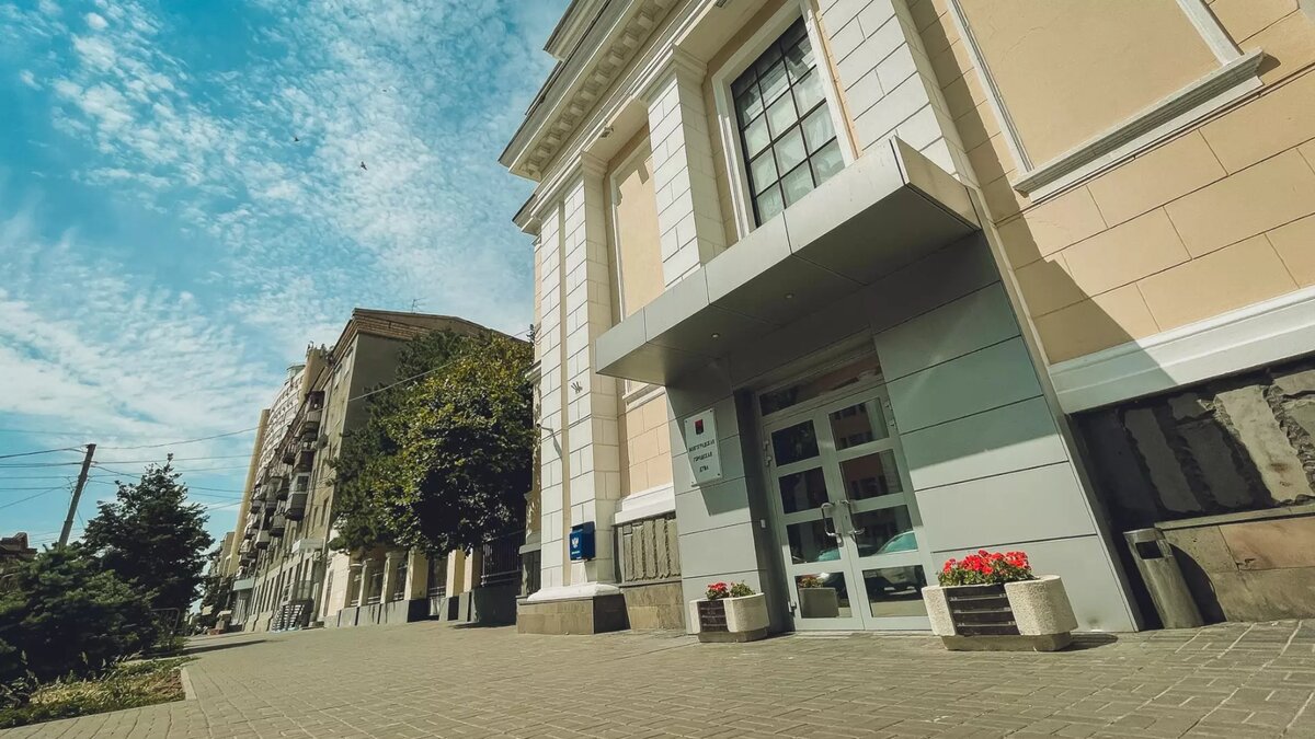     Волгоградскую гордуму и администрацию города лишили еще одного полномочия. Соответствующие правки в устав города-героя накануне были приняты профильным думским комитетом.