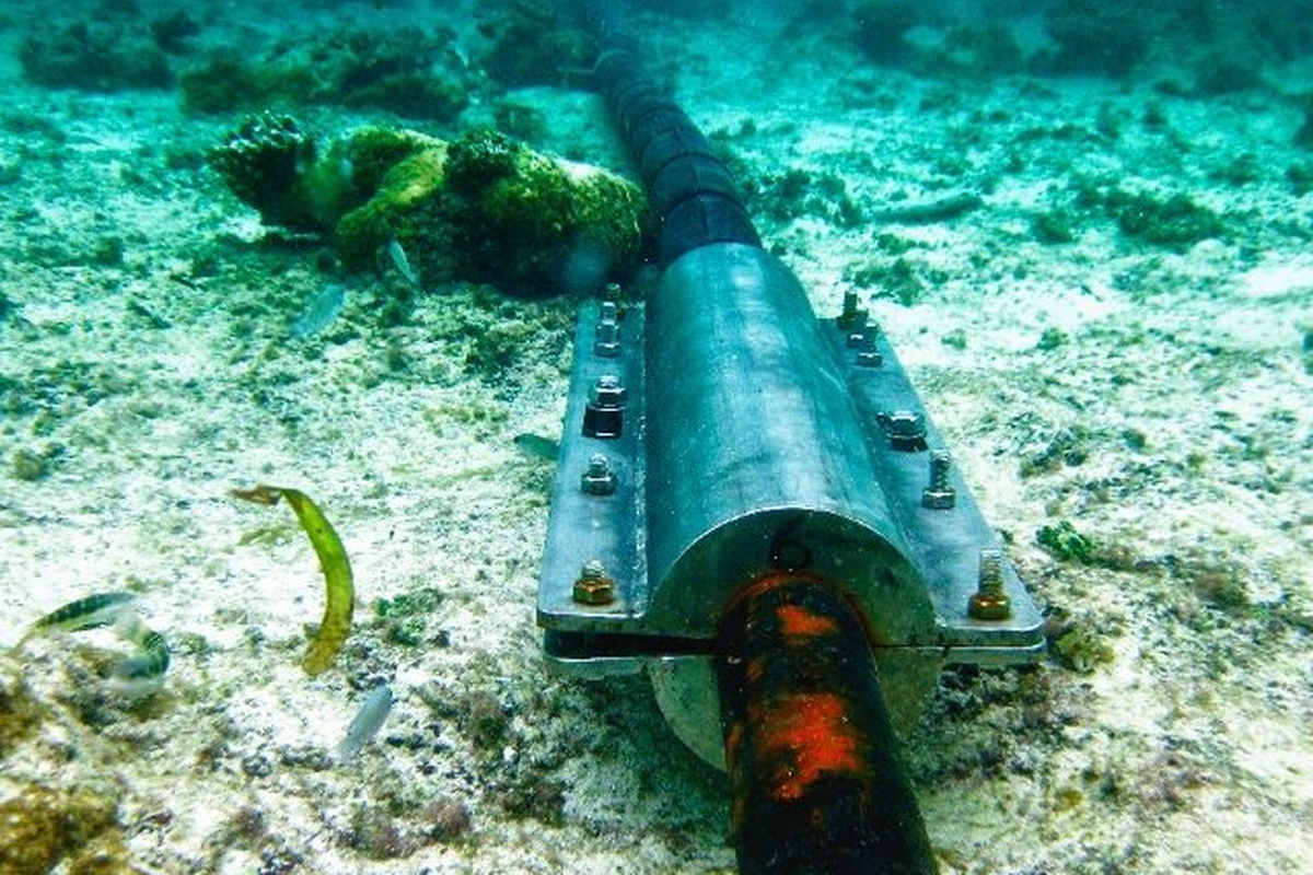 Кабель интернета через океан. Интернет в океане. Подводный коммуникационный кабель 1862. Интернет кабели в океане. Подводный интернет кабель.