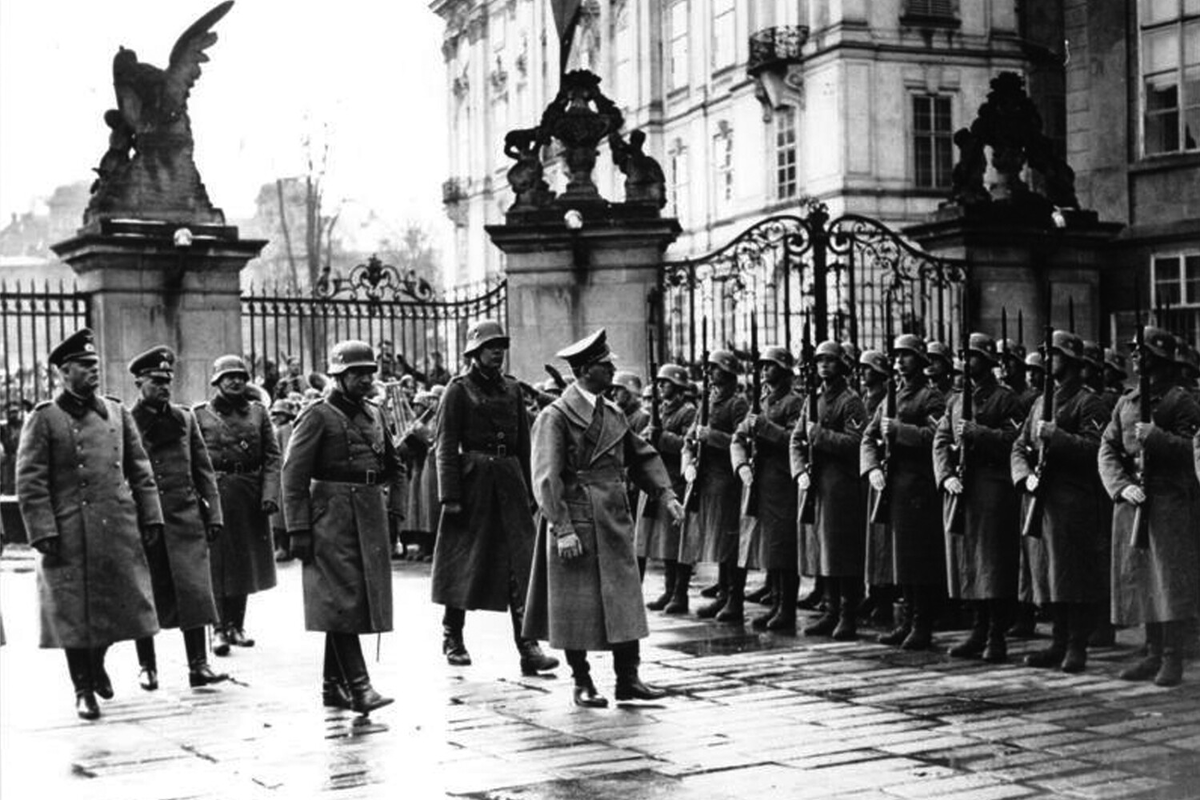 Адольф Гитлер в Пражском Граде, 15 марта 1939 года / Фото: Wikimedia Commons