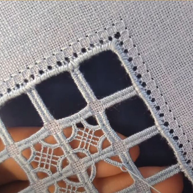    Вышивка ретичелло   
Источник: Скриншот из видео