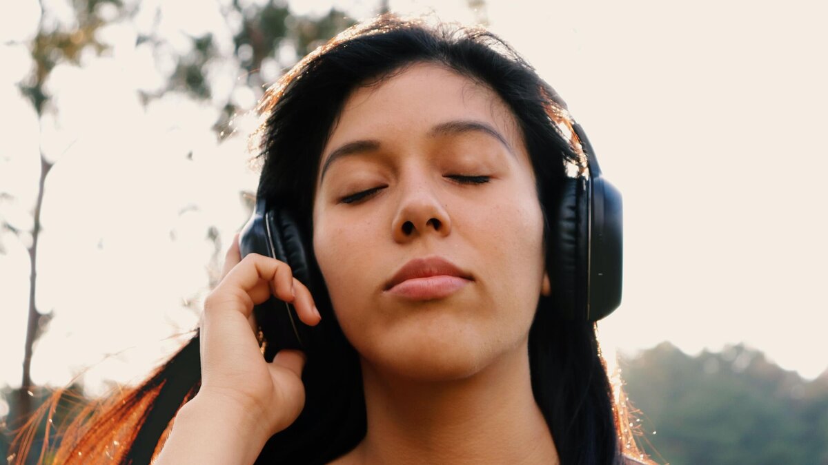    Дети в опасности: ученые бьют тревогу из-за наушников© Unsplash | Сэмюэль Риос