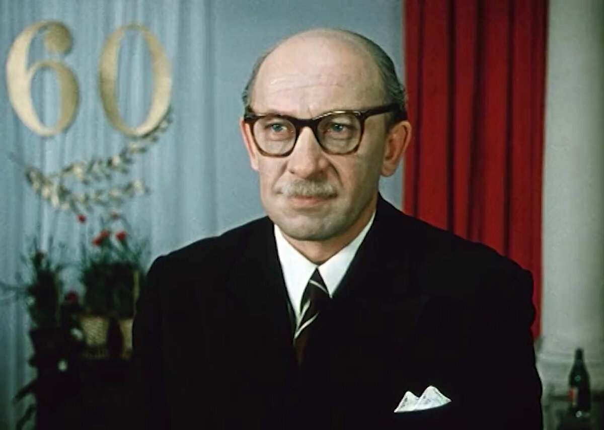 Кадр из кинофильма "Старики-разбойники", 1971 г., режиссер Эльдар Рязанов, сценаристы Эмиль Брагинский, Эльдар Рязанов, композитор Андрей Петров (скриншот)