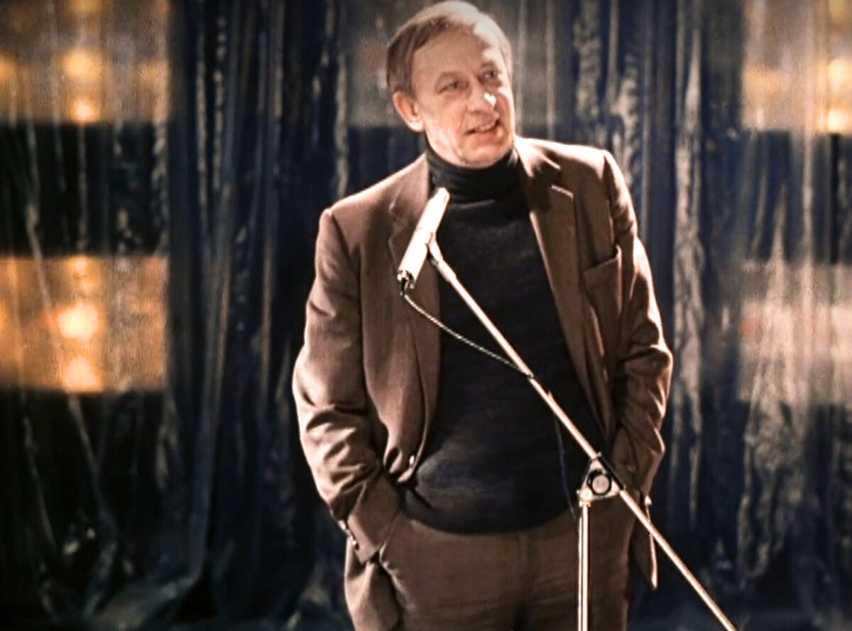 Кадр из кинофильма "Зимний вечер в Гаграх", 1985 г., режиссер Карен Шахназаров, сценаристы Александр Бородянский, Карен Шахназаров, композитор Анатолий Кролл (скриншот)