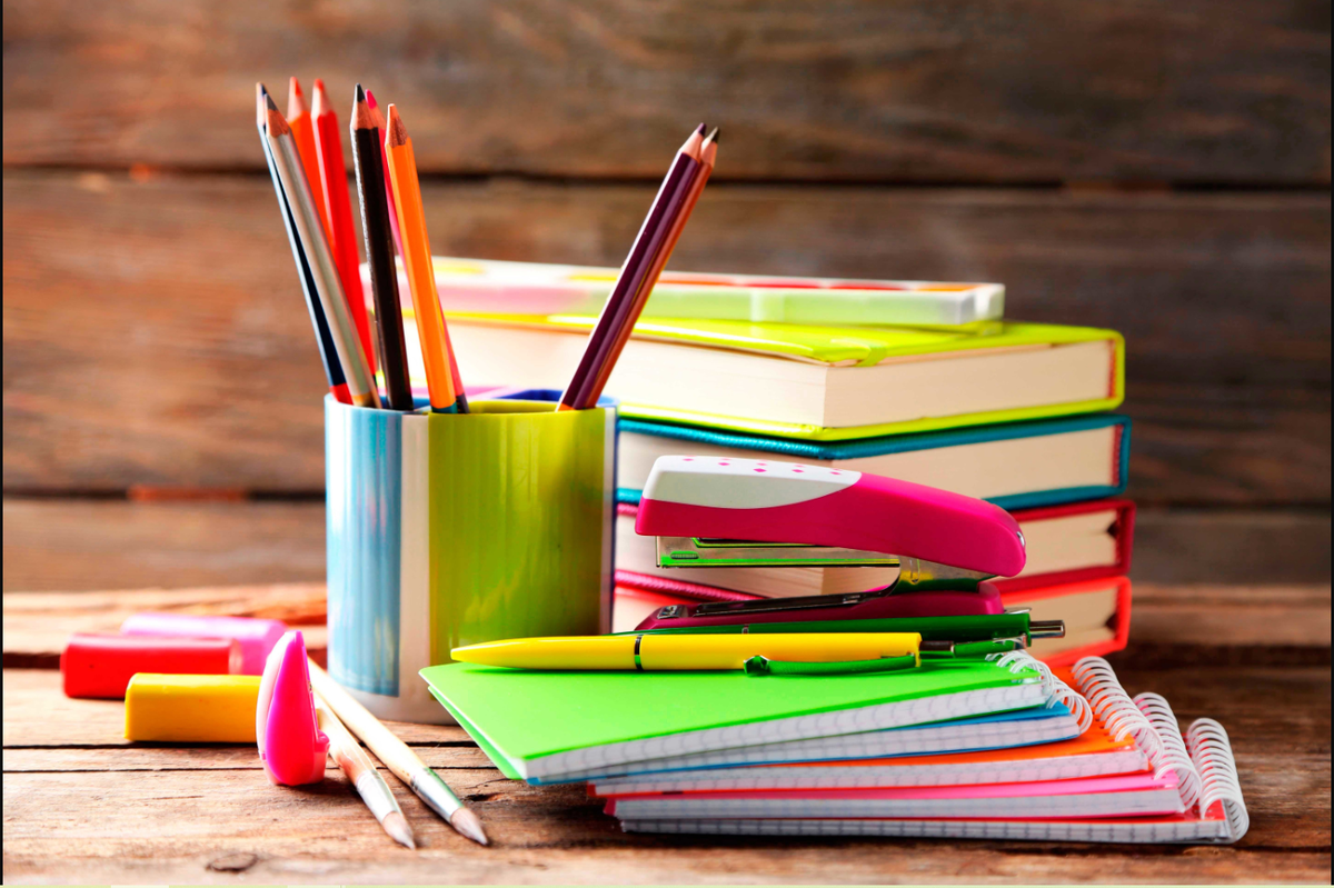 Тема «канцелярия» на испанском языке, полезная лексика. Фото из открытых источников. 