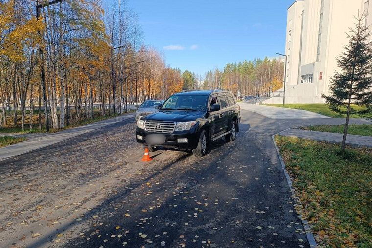    На улице Ленина машина Toyota Land Cruiser при повороте сбила 36-летнего пешехода «NSK», telegram-канал, https://t.me/Noyabrsk112/14454