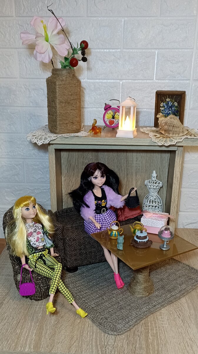 Дракулаура и Блонди собрались пить чай