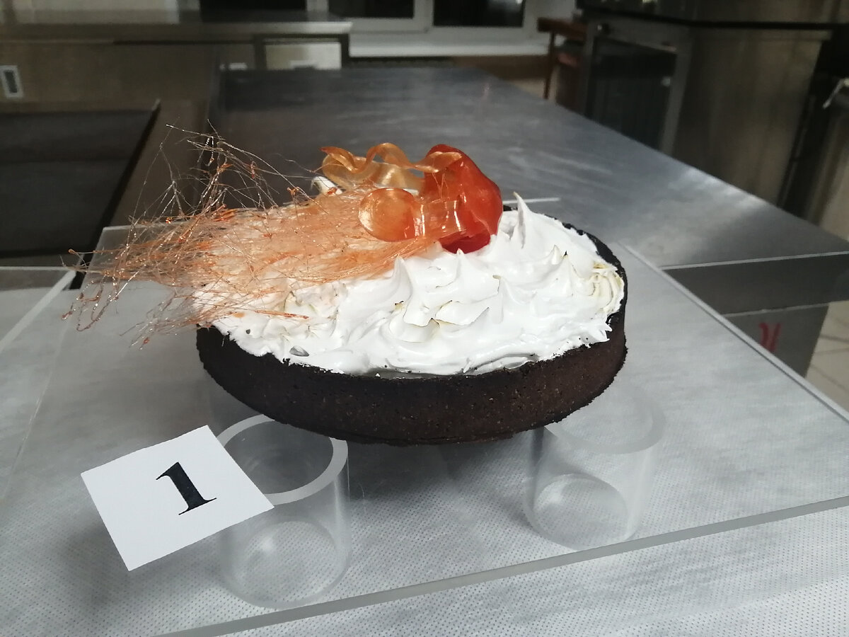 Вам было бы интересно узнать как сделать такую медузу из изомальта? Пишите в комментариях :) 