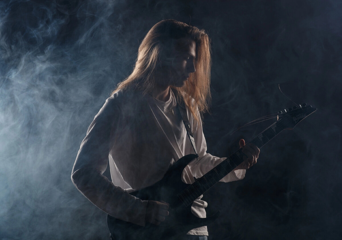 🇷🇺 Максим Гордзель - основатель, лидер, композитор, мультиинструменталист и автор песен группы "Знак Зодиака".