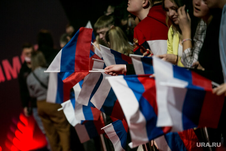    Россияне поздравляют Владимира Путина с днем рождения