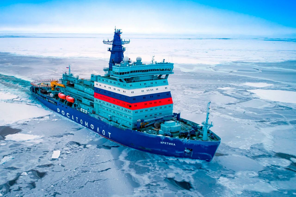 В конце сентября в Шанхай из арктической экспедиции вернулся ледокол «Сюэлун-2».-3