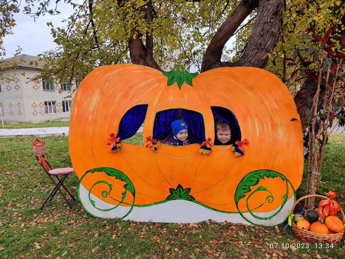 Вадя, Паша, карета из тыквы