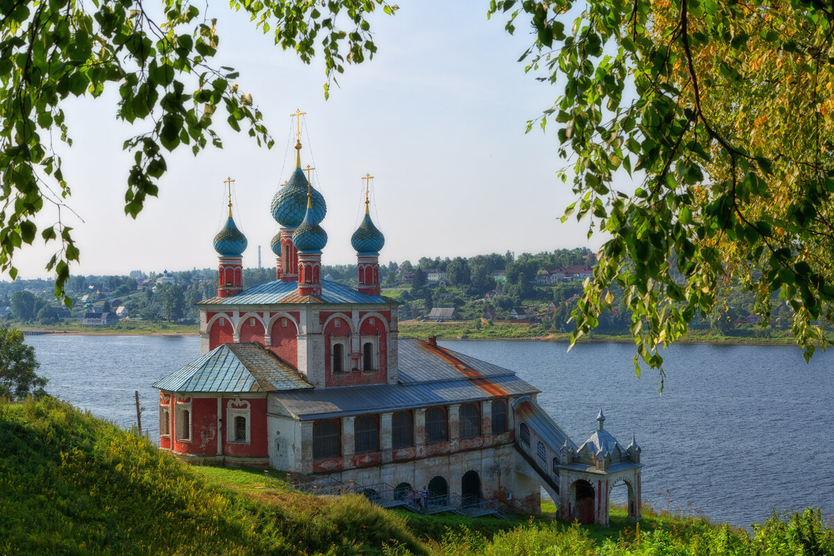 Покровская Церковь Тутаев. Город Тутаев Церковь Покрова. Казанская Церковь Тутаев внутри. Тутаев Ярославская область икона. 128 тутаев левый берег ярославль