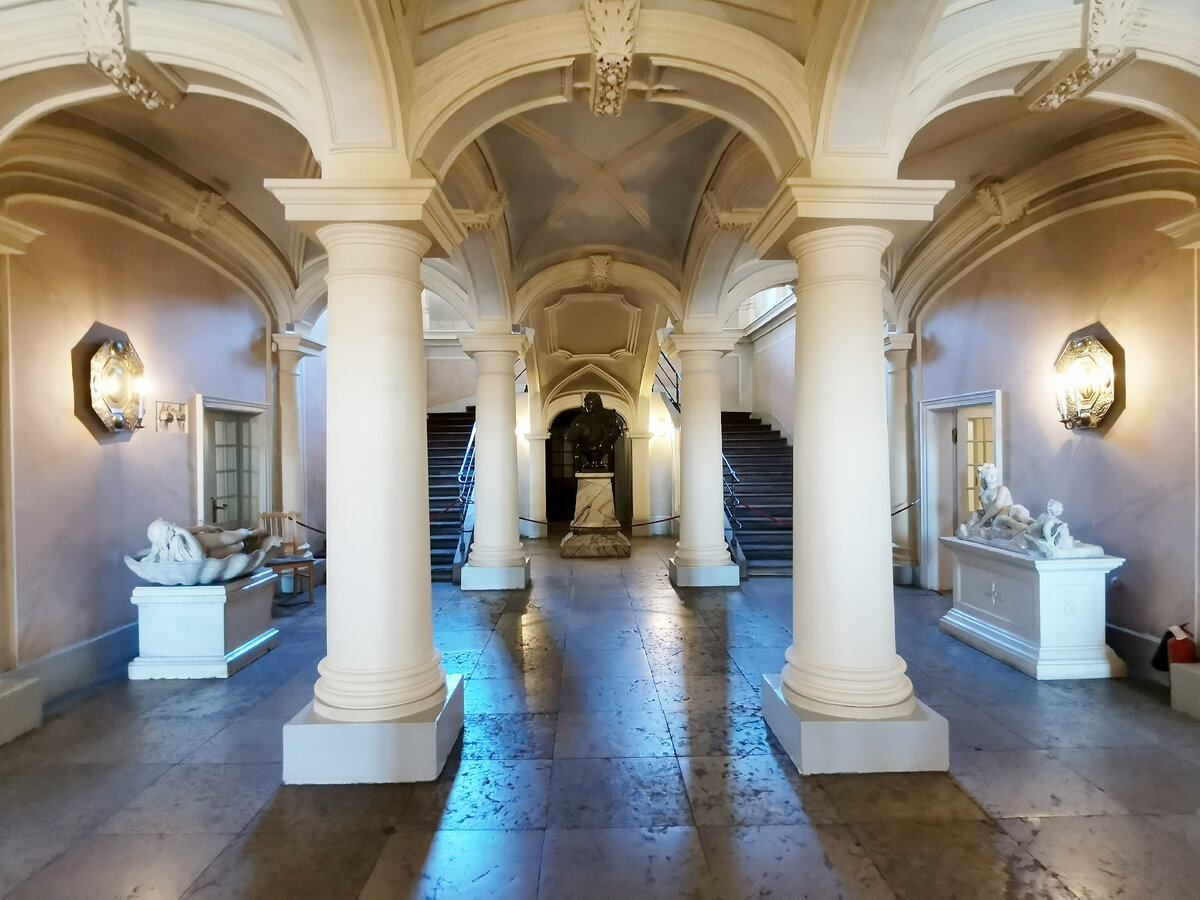 Меншиковский дворец. Большие сени. Фото автора.