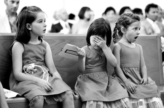 Photo Dominique Cabrelli Little girls reacting to a wedding kiss, 2011
