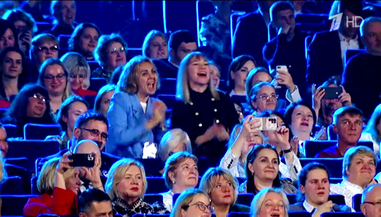 УЧИТЕЛЯ  В ЗАЛЕ  В КАЧЕСТВЕ  ЗРИТЕЛЕЙ