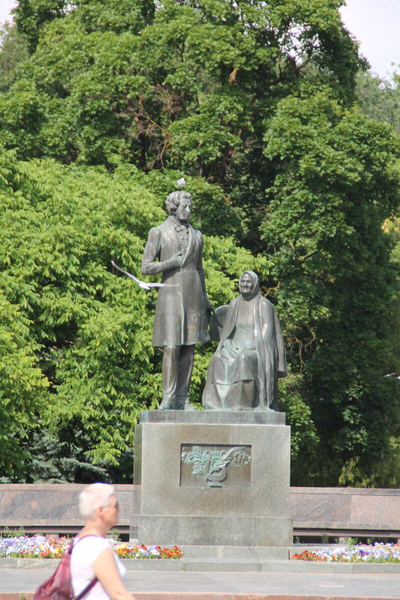 Памятник Пушкину во Пскове (фото Автора).