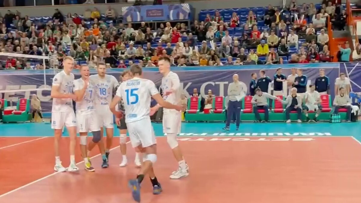     Казанский «Зенит» обыграл новосибирский «Локомотив» в полуфинале Кубка столетия. Матч в Калининграде завершился со счетом 3:0.