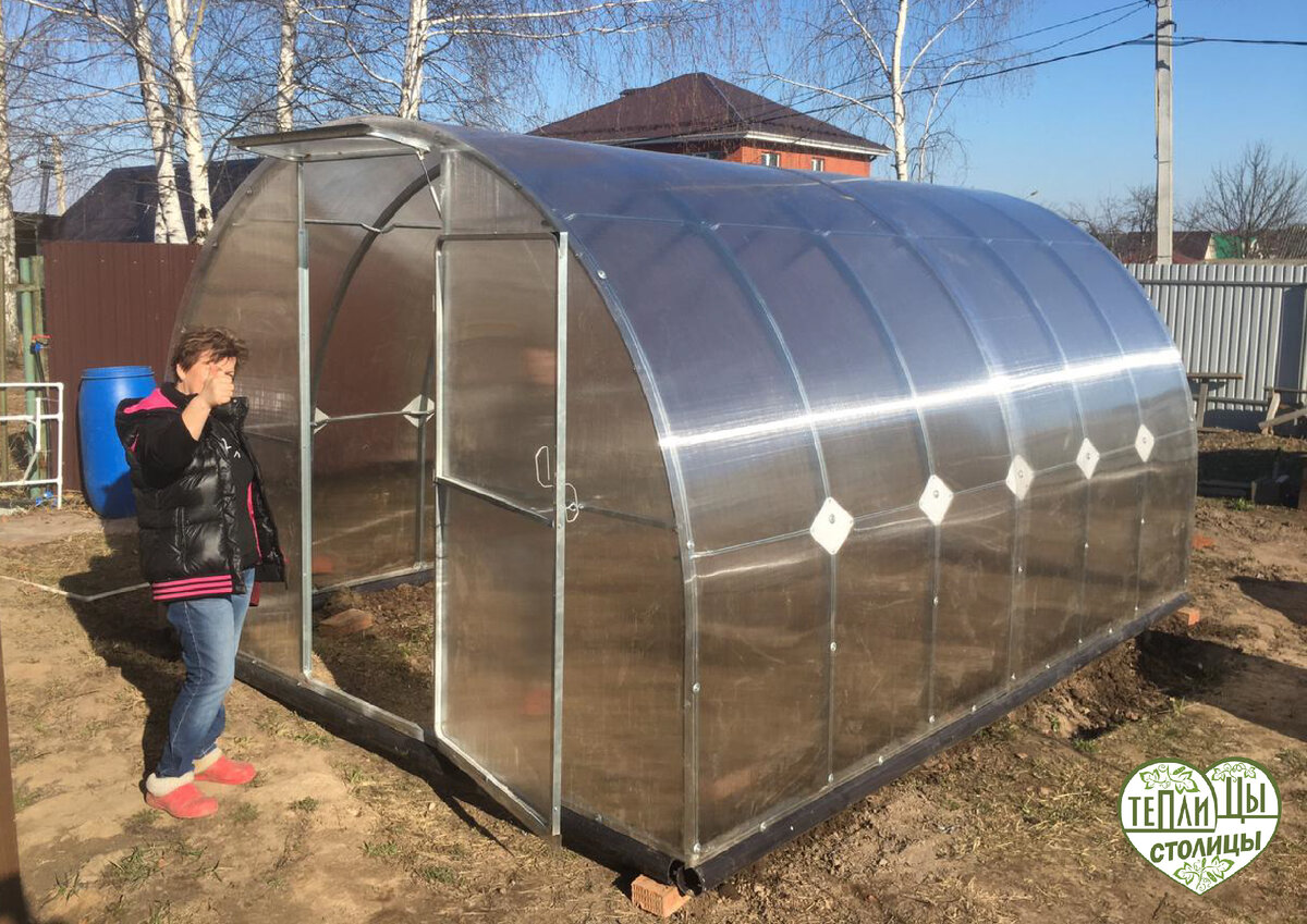 Когда лучше купить теплицу?