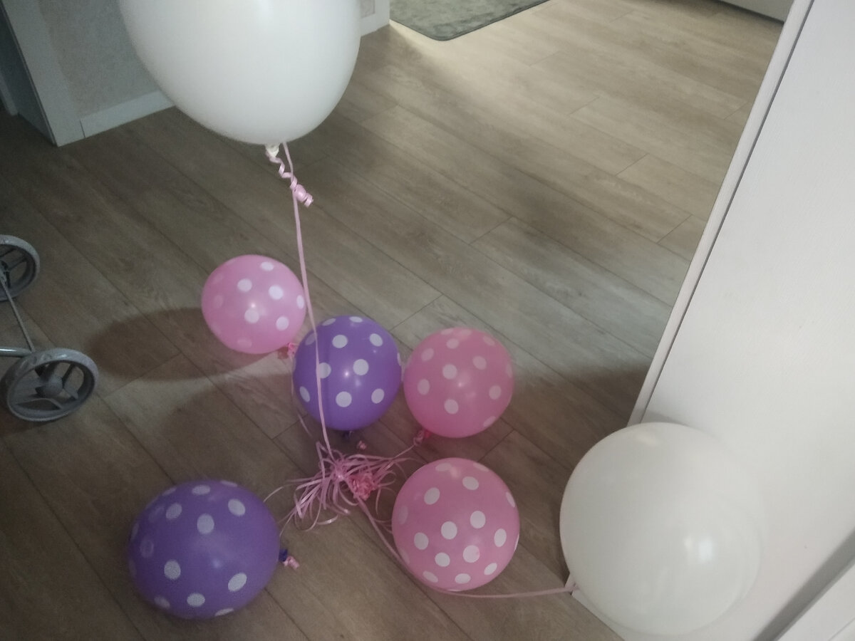 Шары, которые сдулись. Такое в нашей практике впервые. Они продержались всего несколько часов с момента покупки.