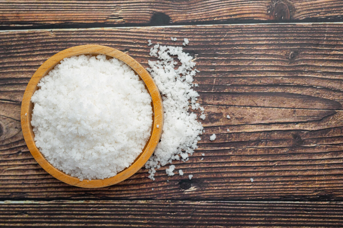 Кажется, что ничего не может быть проще соли. В то же время это самая распространенная и даже жизненно необходимая приправа.