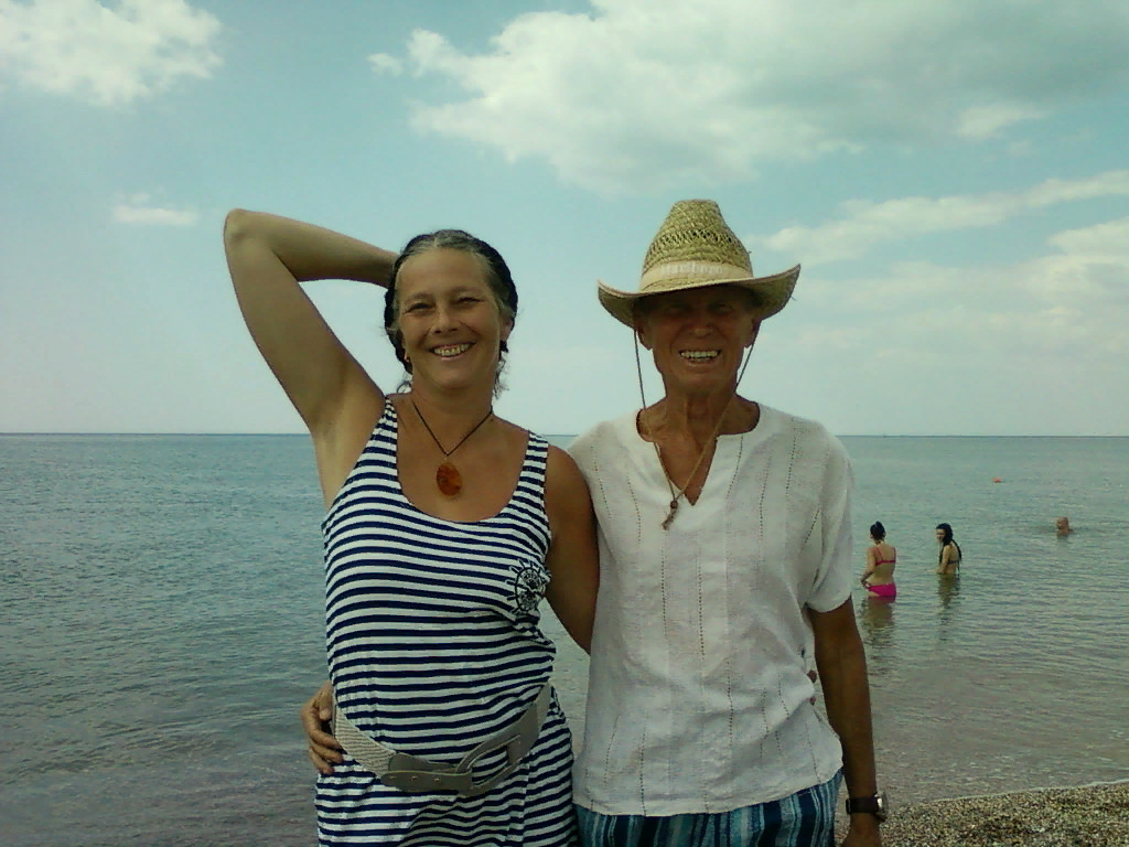 Пока фото, что нам подарили, не нашёл, это, которое есть, уменьшать до 300 пикселей не умею, пока пусть будет это - Саки, море, 2009 год