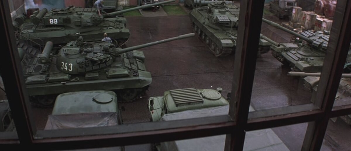 Танки "Чифтен" якобы в Питере. Кадр из фильма