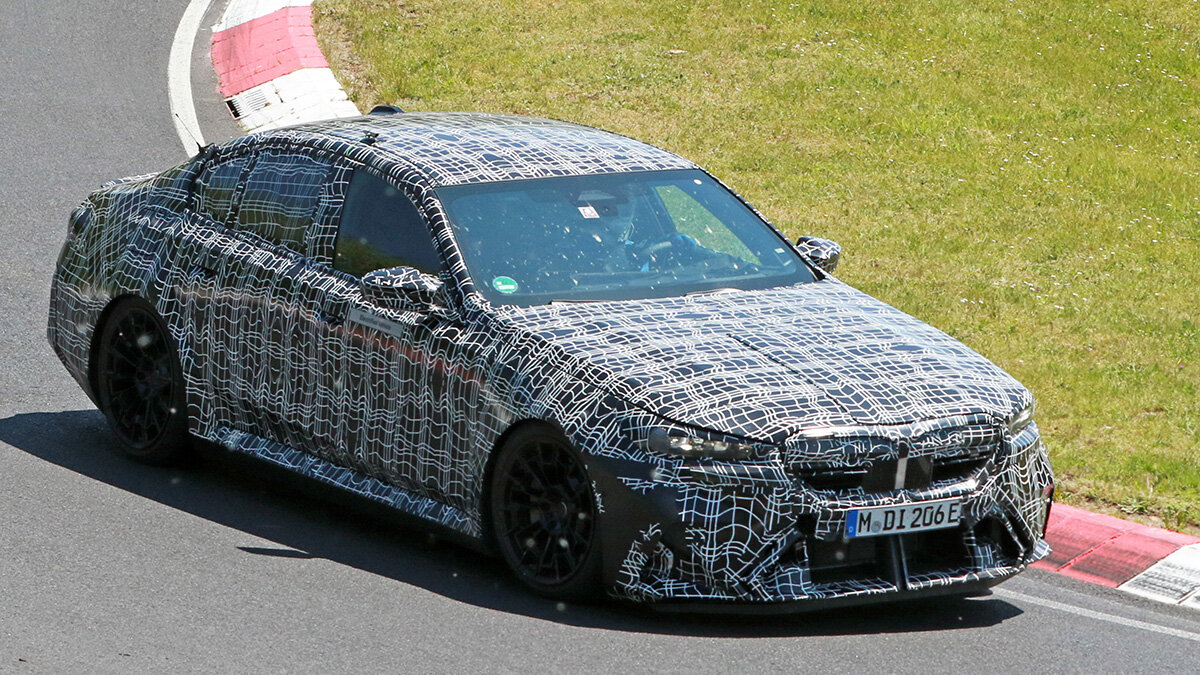 Новую BMW M5 показали вживую 