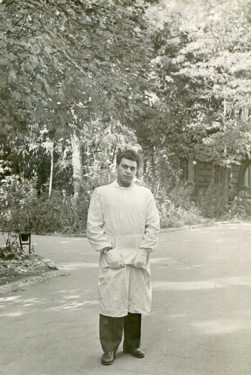 Молодой врач Минас Багдыков