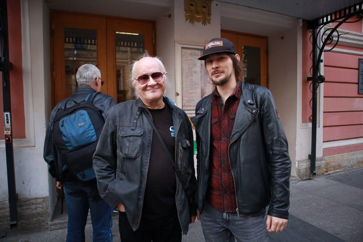 Рок-журналист Андрей Бурлака и основатель "Рок-гида