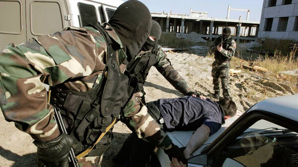 В конце лихих 90-х по России прокатился слух о том, что в силовых структурах России существует спецотдел, занимающийся ликвидацией самых наглых и одиозных бандитов. Обложка © ТАСС / Александр Алпаткин