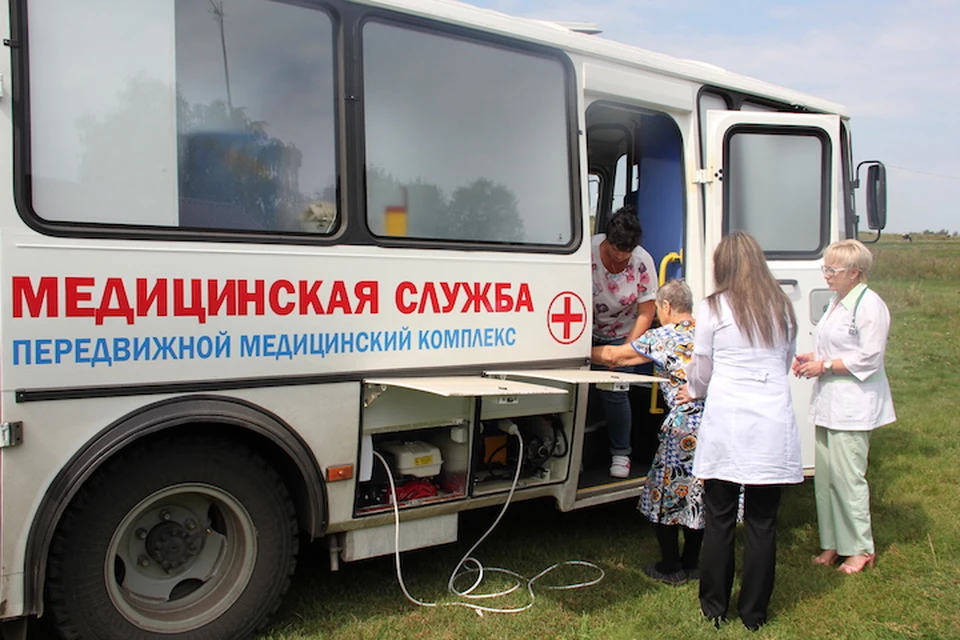 А кому нужны-то нынче все эти стационарные больницы-поликлиники, когда есть вот такие замечательные передвижные (!) комплексы?! Поможем и спасем! Если доедем, конечно..