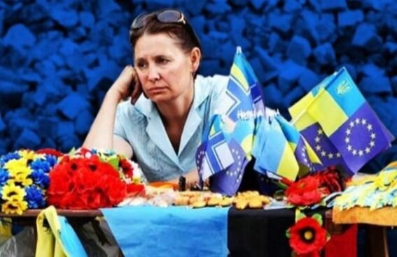 И невдомёк этой пригорюнившейся украинке, что все проблемы ее страны проистекают не от бондеровцев и масколей, олигархов и лентяев, а заключены они все в грузине Сталине, который в 1939-м совершенно неправильно рубанул Польшу, перетянув все ее проблемы в счастливую прежде Украину
