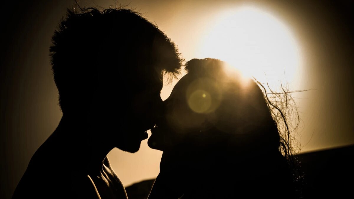 Поцелуи: Порно студенток и молодых