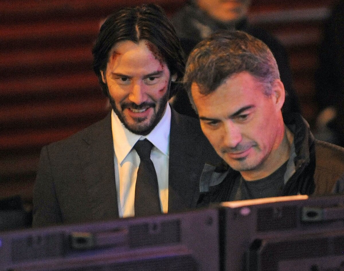 Киану Ривз и режиссёр Чад Стахелски на съёмках фильма «Джон Уик 2». BOBBY BANK/GC IMAGES/GETTY IMAGES