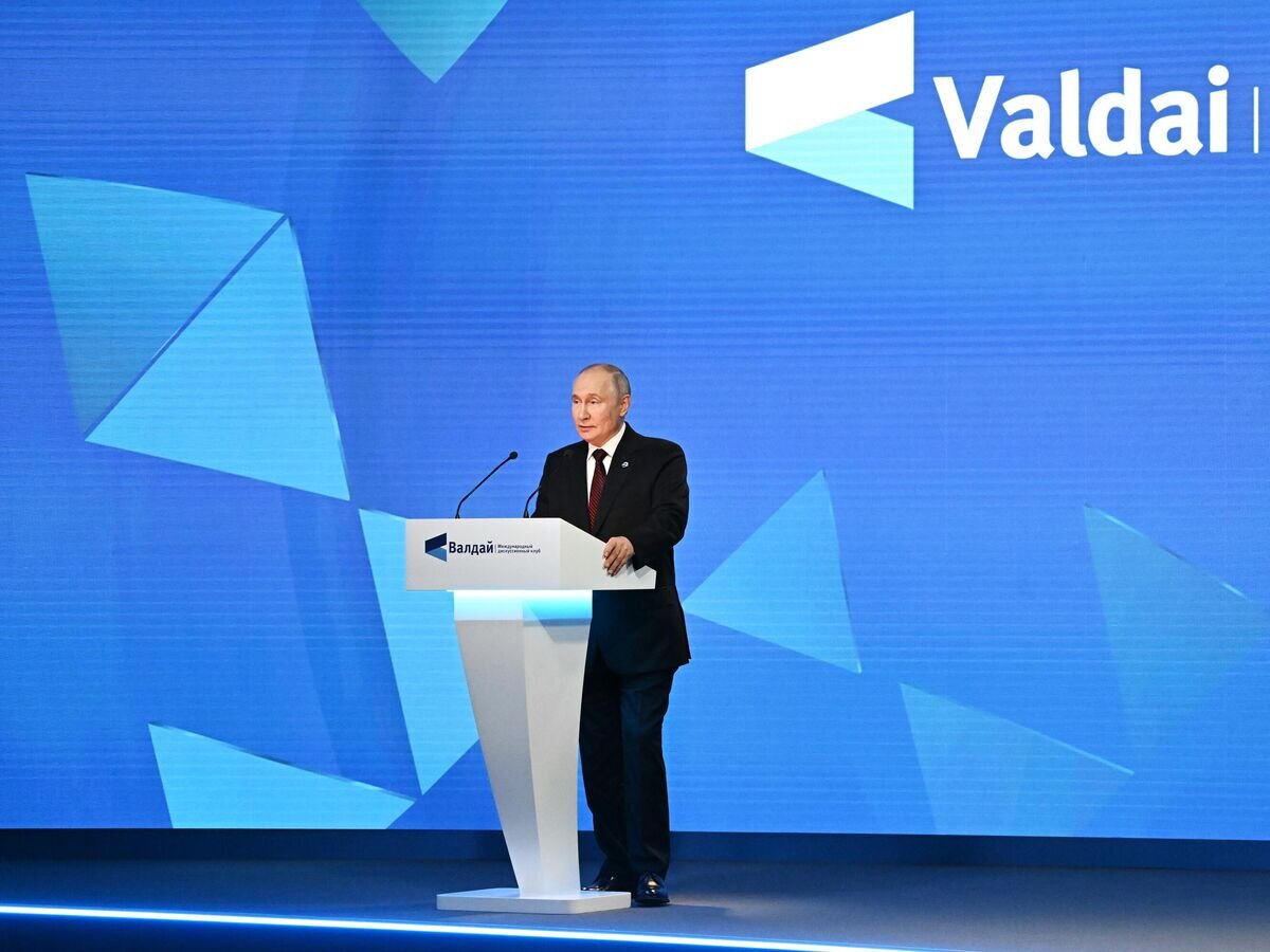    Президент РФ Владимир Путин выступает на пленарной сессии XX Ежегодного заседания Международного дискуссионного клуба "Валдай"© РИА Новости / Григорий Сысоев