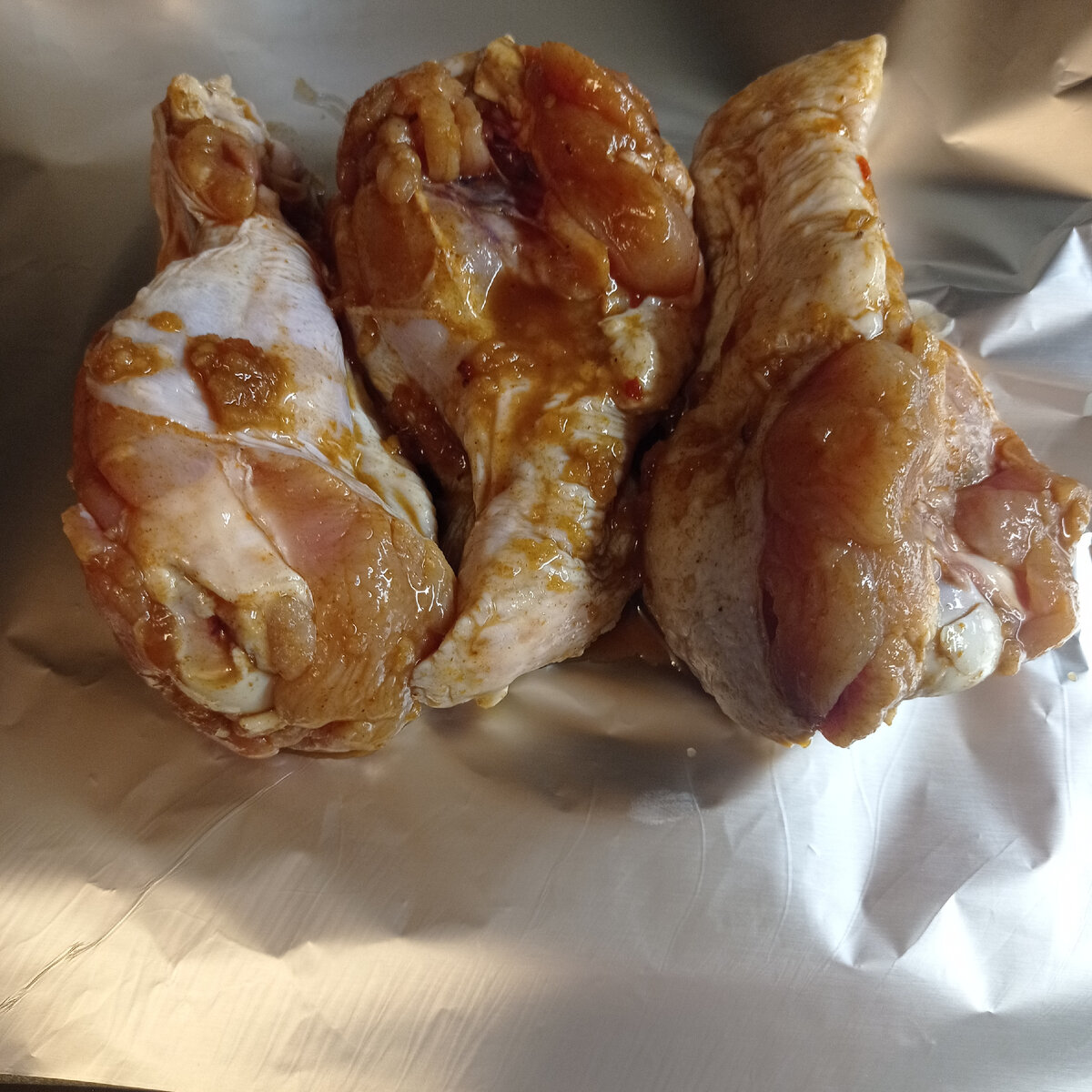 Маринад: соевый соус, чеснок, мёд, соль