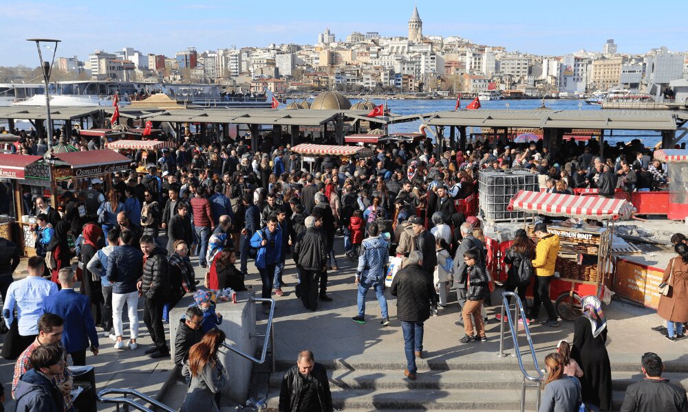 У причала Эминеню