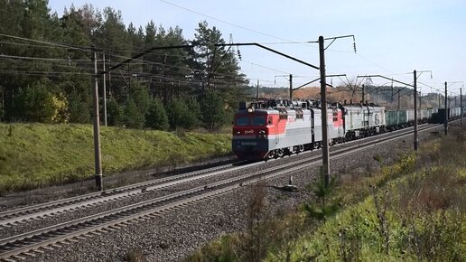 Электровоз ВЛ80С-010 с перегоняемым тепловозом 2ТЭ10М-3541 в составе поезда.