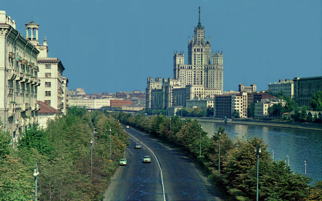 Горького далеко. Максима Горького в Москве. Набережная Максима Горького Москва. Ул Горького Москва. Улица Горького 1970 года