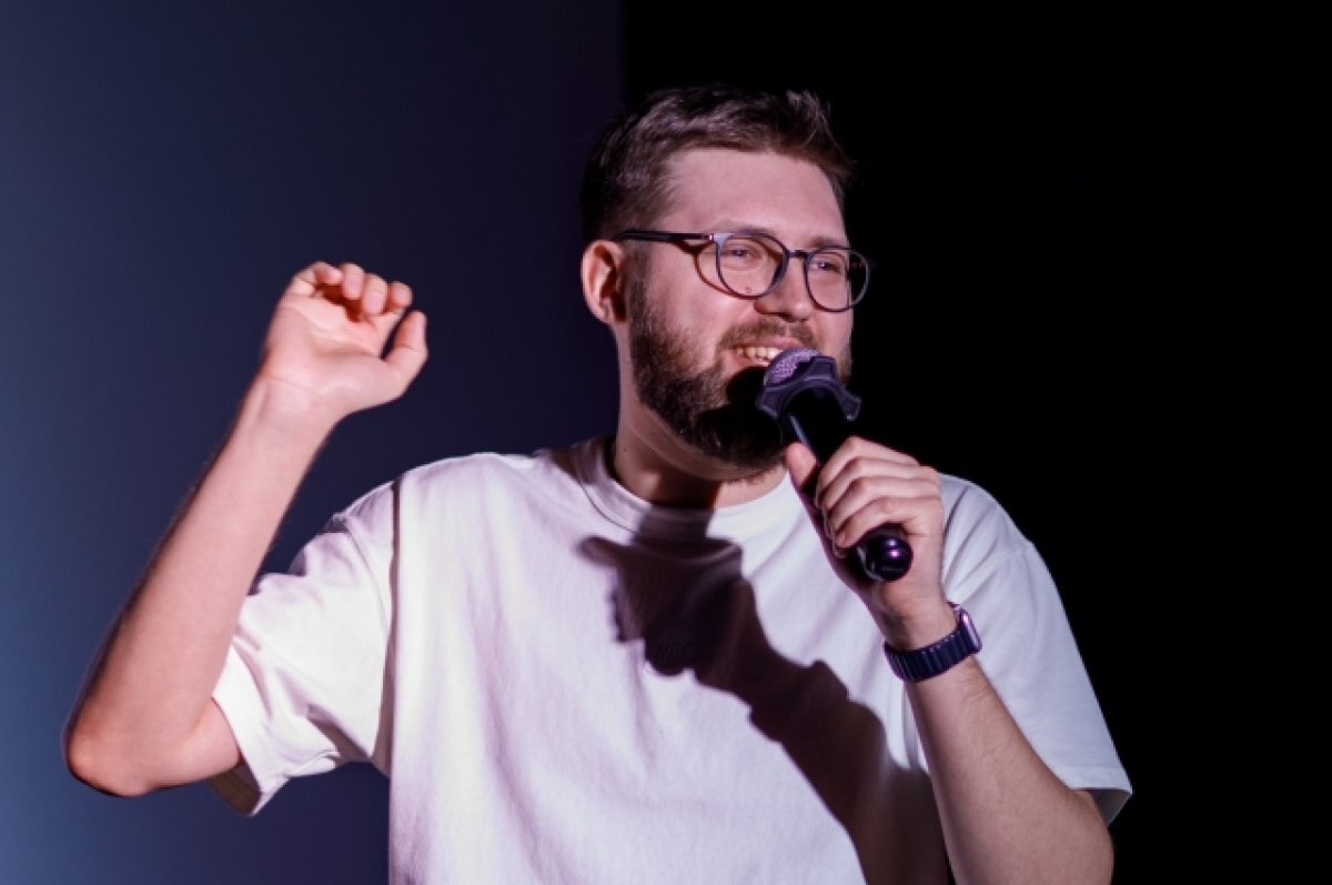    Выступали на улице.